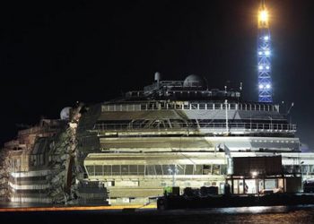 Όρθιο το Costa Concordia και πάλι!