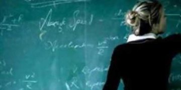 Δασκάλα σκοτώθηκε ενώ στόλιζε το δένδρο