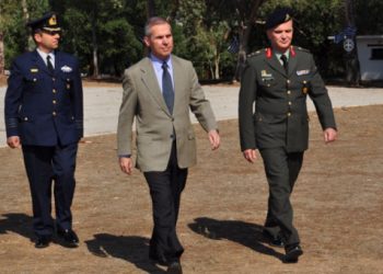 Τι ζήτησε ο υφυπουργός Άμυνας Δαβάκης από τους αρχηγούς