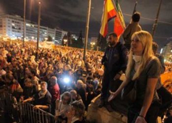 Χιλιάδες οι διαδηλωτές στο Σύνταγμα (video)