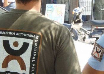 Επιστροφή πινακίδων από την Δημοτική Αστυνομία