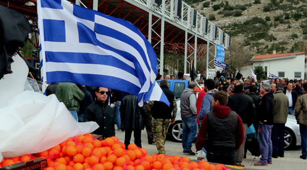 Οι παραγωγοί λαϊκών αγορών μοιράζουν και σήμερα δωρεάν τρόφιμα