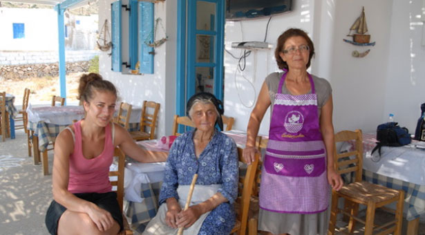 82χρονη ζει ολομόναχη σε ένα ελληνικό χωριό