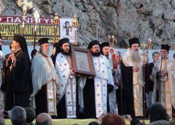 Η εικόνα της Παναγίας Σουμελά στο Κατράκειο Θέατρο Νικαίας. Βίντεο