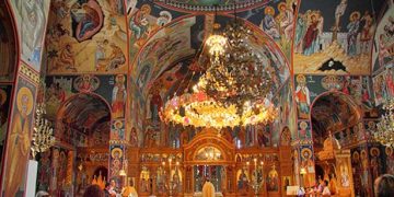 Иконописец из Греции расписал первый православный храм греческой общины на Аляске