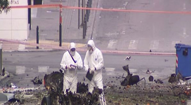 Ισχυρή έκρηξη σε παγιδευμένο ΙΧ στο κέντρο της Αθήνας. Η στιγμή της έκρηξης