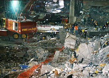 Η αιματηρή έκρηξη στον ένα από τους δίδυμους πύργους