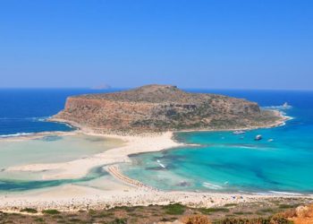 Η ελληνική παραλία που έκανε τους τουρίστες να παραληρούν!