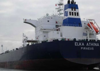 Ελληνικό πλοίο έλαβε σήμα για αντικείμενα του Boeing στην Μάλακα