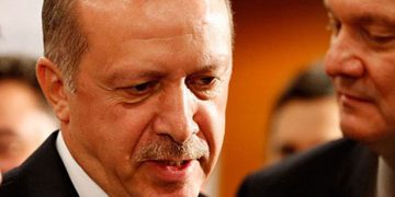 Ο Ερντογάν τα έβαλε και με τα τατουάζ - Κατσάδιασε ποδοσφαιριστή της Γαλατασαράι. Βίντεο