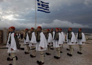 Οι Εύζωνες κάνουν το γύρο του κόσμου μέσω Reuters. Εκπληκτικές φωτογραφίες