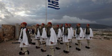 Οι Εύζωνες κάνουν το γύρο του κόσμου μέσω Reuters. Εκπληκτικές φωτογραφίες