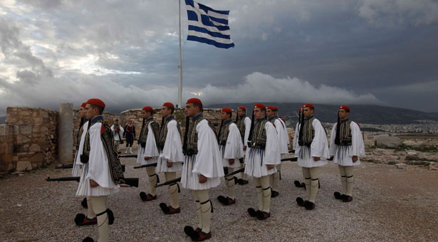 Οι Εύζωνες κάνουν το γύρο του κόσμου μέσω Reuters. Εκπληκτικές φωτογραφίες