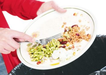 Πετάτε φαγητό; Δείτε στο βίντεο τις καταστροφικές συνέπειες