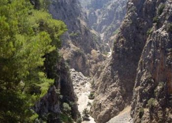 Εντοπίστηκε τουρίστας που είχε χαθεί σε φαράγγι