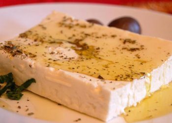 Σε κίνδυνο η φέτα: H Ελλάδα μπορεί να χάσει το αποκλειστικό δικαίωμα παραγωγής