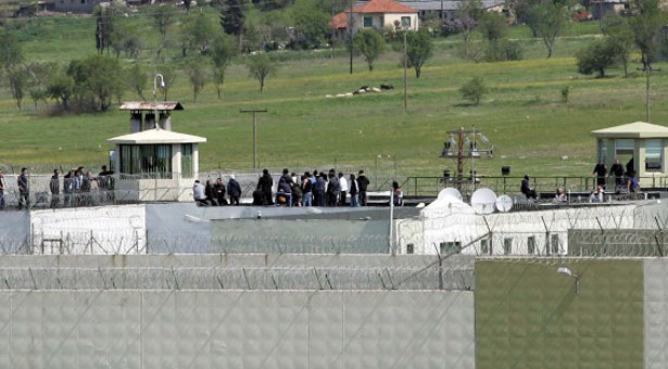 Το σημείωμα του σφαγέα, τι έγραψε πριν δολοφονήσει τον σωφρονιστικό υπάλληλο στις φυλακές