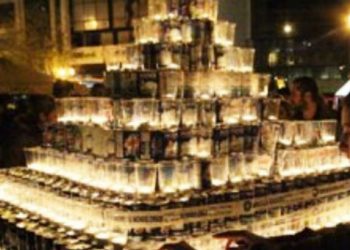 Με κουτιά από γάλα το χριστουγεννιάτικο δέντρο της Θεσσαλονίκης!
