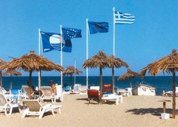 Δεύτερη παγκοσμίως η Ελλάδα σε γαλάζιες σημαίες για τις ακτές της