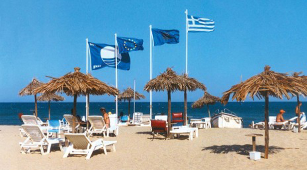 Δεύτερη παγκοσμίως η Ελλάδα σε γαλάζιες σημαίες για τις ακτές της