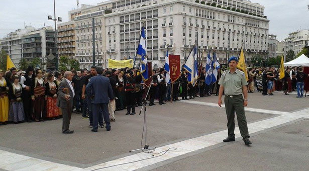 Συμβαίνει τώρα: Όλα έτοιμα στο Σύνταγμα για την αλλάγη της φρουράς. Φωτό