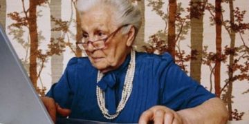 Απίστευτη επιστολή μιας γιαγιάς 96 ετών σε διευθυντή τραπέζης