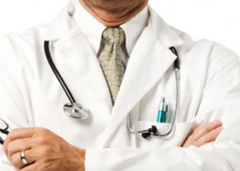 Άγριος ξυλοδαρμός γιατρού στο νοσοκομείο της Νάουσας