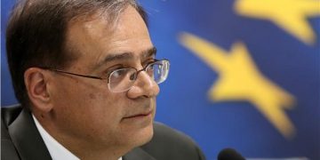 Επίσημη πρώτη του Χαρδούβελη με τη τρόικα