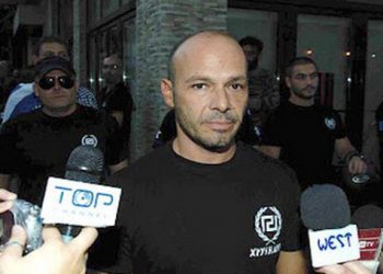 Απειλεί με επισκέψεις στα σχολεία η Χρυσή Αυγή