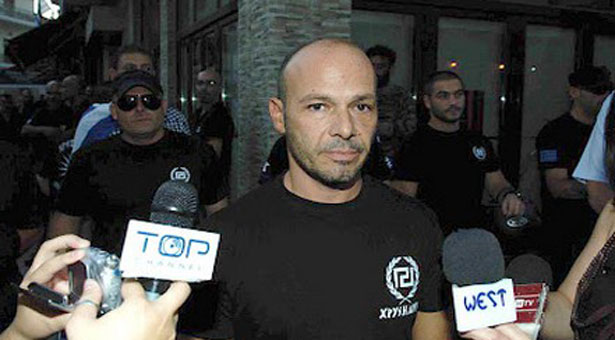 Απειλεί με επισκέψεις στα σχολεία η Χρυσή Αυγή