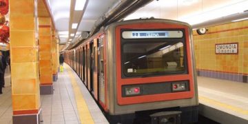 Νεκρός ο άνδρας που έπεσε στις γραμμές του τρένου στην Ομόνοια