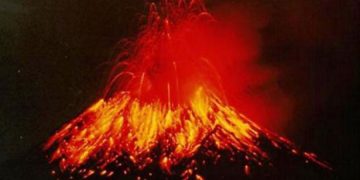Ηφαίστειο ανησυχεί τους σεισμολόγους. Βίντεο