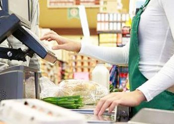 Υπάλληλος από τη γενιά των 489 ευρώ βάζει τα γυαλιά στην κοινωνία