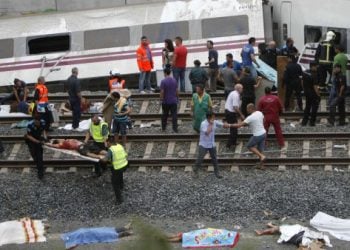 Σοκ: Δείτε τη στιγμή που το τρένο εκτροχιάζεται στην Ισπανία