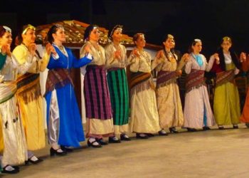 Η Λέσχη Ποντίων Καβάλας εντυπωσίασε σε Φεστιβάλ Χορών. Βίντεο