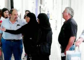 Καλόγριες έβριζαν όσους δεν αγόραζαν τα κομποσχοίνια τους