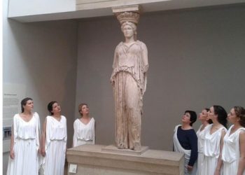 Όταν οι καρυάτιδες πήγαν Λονδίνο για να γνωρίσουν τη «σκλάβα» αδερφή τους