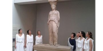 Όταν οι καρυάτιδες πήγαν Λονδίνο για να γνωρίσουν τη «σκλάβα» αδερφή τους