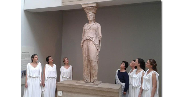 Όταν οι καρυάτιδες πήγαν Λονδίνο για να γνωρίσουν τη «σκλάβα» αδερφή τους