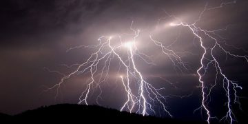 Άστατος και βροχερός ο καιρός και σήμερα