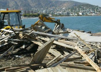 Εντάσεις για κατεδαφίσεις αυθαιρέτων στην Κρήτη