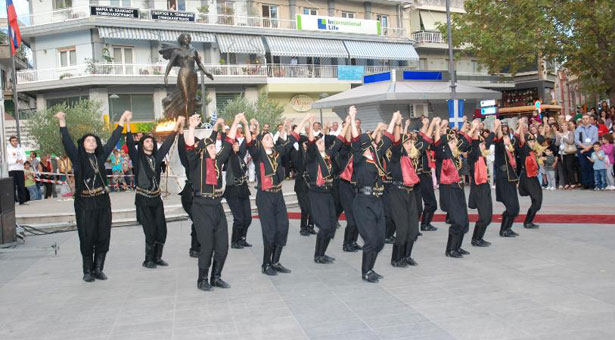 Με έναν Πυρρίχιο υποδέχτηκε η Κατερίνη την Ολυμπιακή Φλόγα!