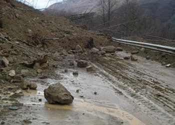 Διεκόπη η κυκλοφορία λόγω κατολισθήσεων