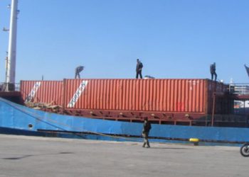 Θρίλερ με το γεμάτο όπλα πλοίο. Τι βρήκαν στα πρώτα κιβώτια