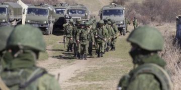 Θρίλερ στην Κριμαία: Τελεσίγραφο Ρώσων για ουκρανική παράδοση