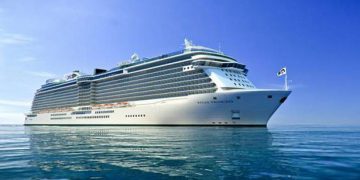 Στον Πειραιά το μεγαλύτερο κρουαζιερόπλοιο του κόσμου