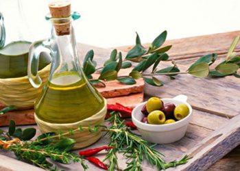 Bloomberg: Έξοδος από την κρίση με λάδι, μέλι και αυγοτάραχο