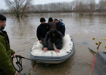 Συνεχίζουν να έρχονται με βάρκες λαθρομετανάστες
