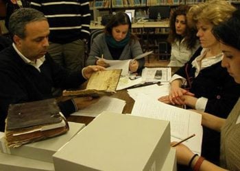 Ο Νίκος Λυγερός στην βιβλιοθήκη της Αργυρούπολης του Πόντου