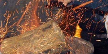 Τραγωδία στη Θεσσαλονίκη, νεκρή 13χρονη από αναθυμιάσεις σε μαγκάλι